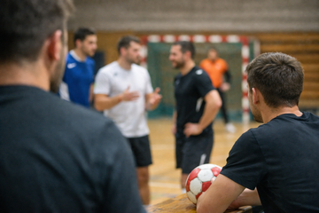 Handball et leadership discret : comment devenir un leader invisible mais indispensable dans ton équipe